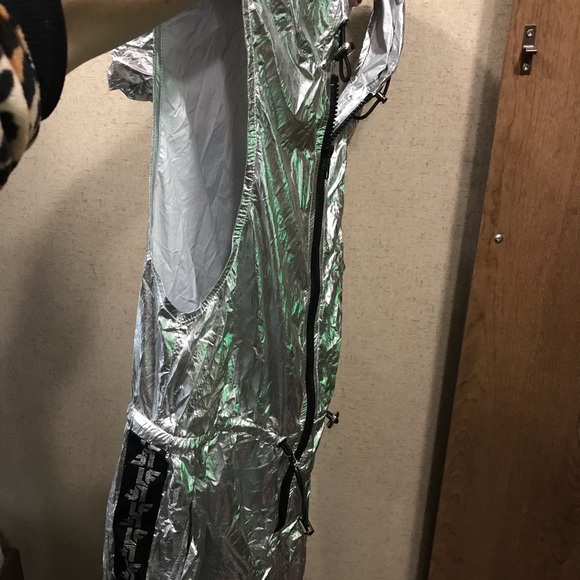 LF jumpsuit never worn org 234$ - Picture 2 of 4